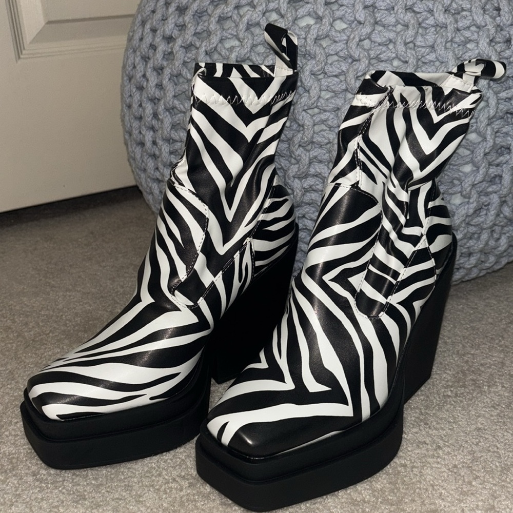 Akira Lemonade Zebra Print Shoes size 7